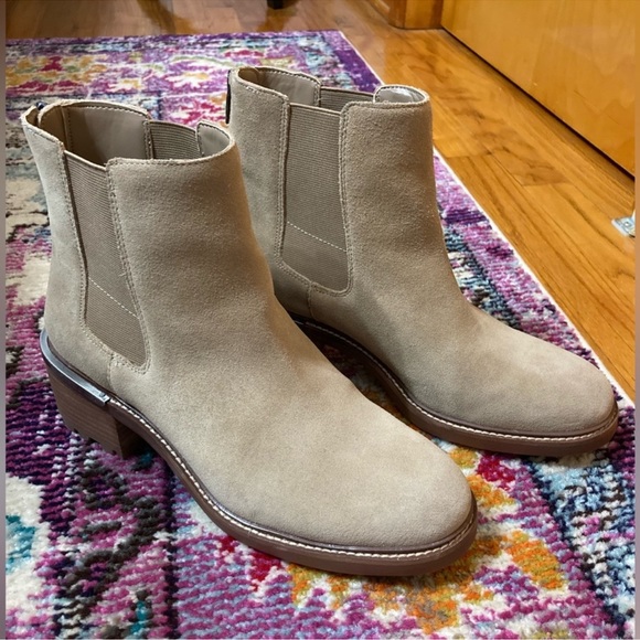 VEUC worn 2x 9.5Vince Camuto Suede Kelivena Tortilla Boots - Picture 2 of 9
